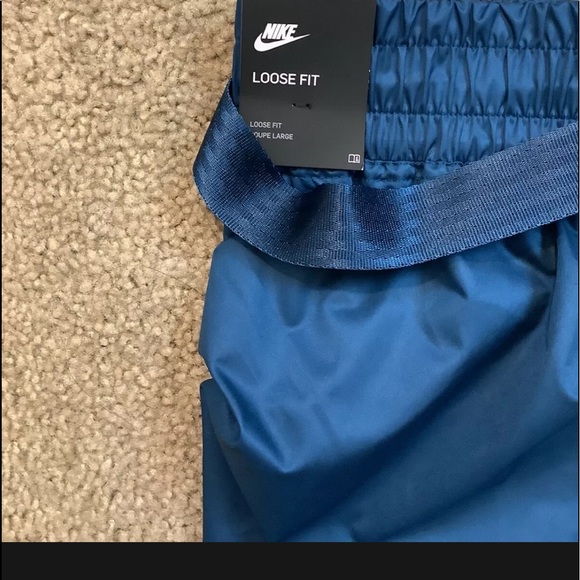Women’s Nike wind runner pants NWT loose fit - Picture 2 of 5